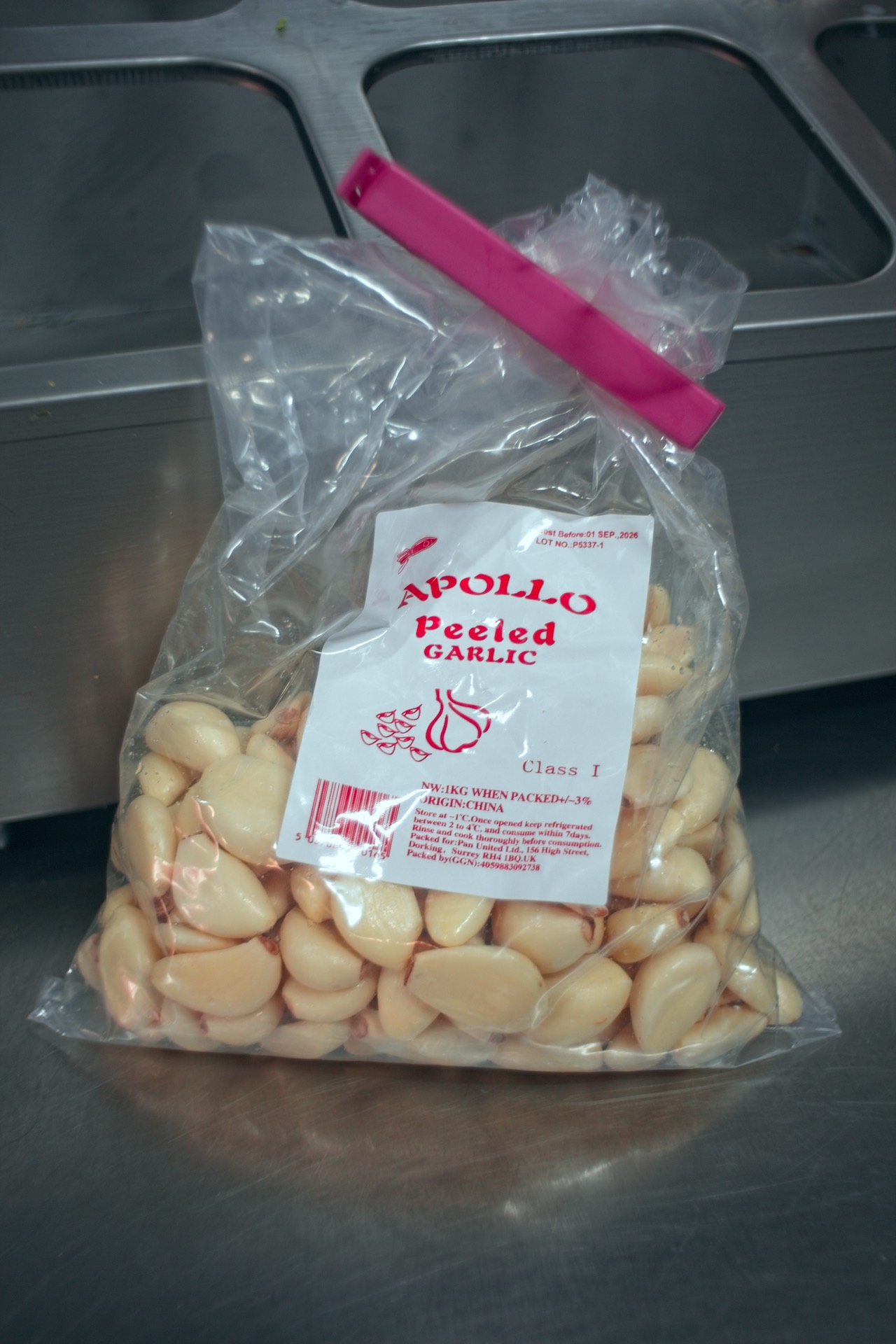 Close-up visual representing garlic infusion. Golden-fried garlic for crunch, aroma, and that extra hit your noodles were missing.